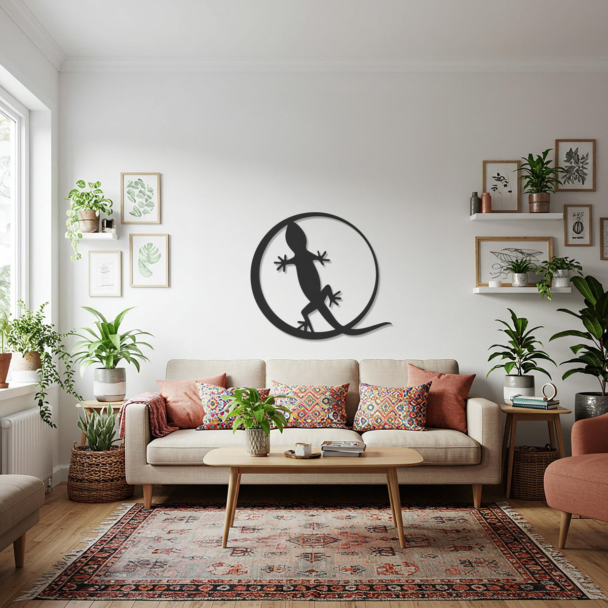 Gecko Lizard Metal Wall Art, Modern Circle Reptile Silhouette Decor, Minimalist Animal Artwork for Kitchen, Patio, or Indoor Spaces